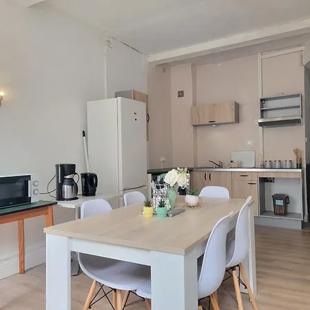 Triple Vue Sur Chateau De - Cuisine Partagee Et Salle De Bain Privative Lourdes
