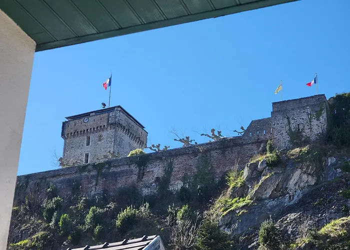 Triple Vue Sur Château De - Cuisine Partagée Et Salle De Bain Privative Lourdes